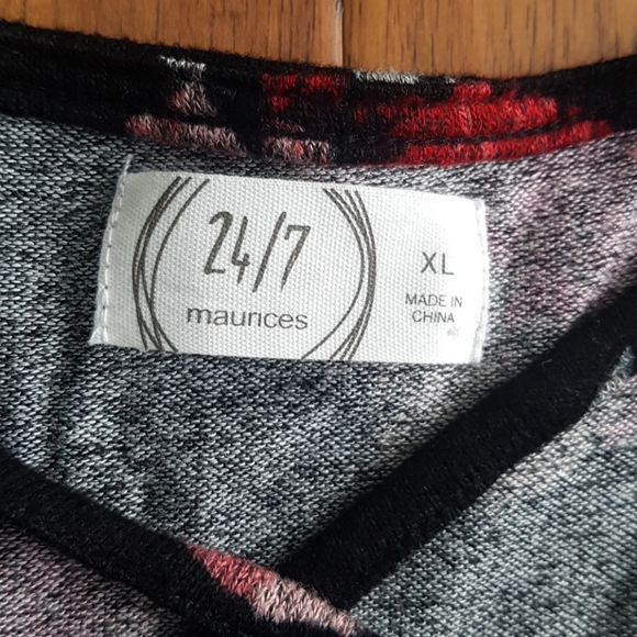 Maurices Long Sleeve Keyhole Floral Top Size XL - Picture 4 of 9